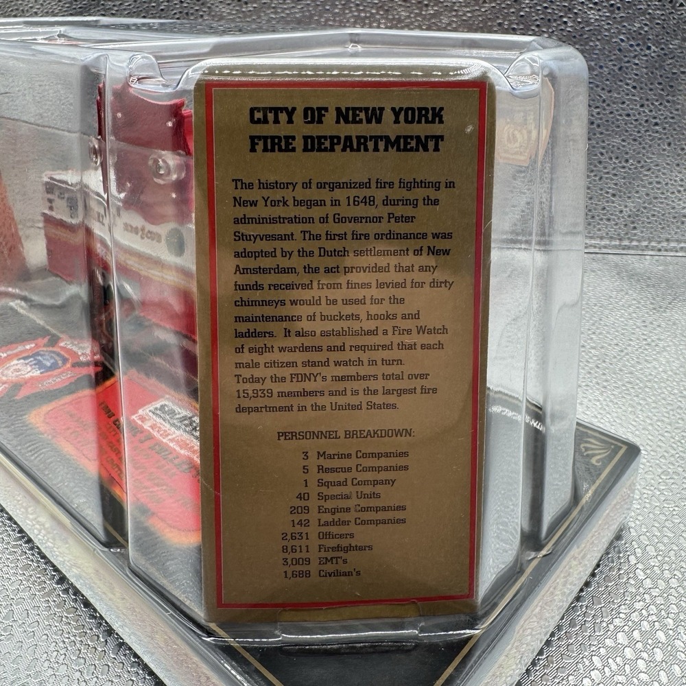 Code 3 1/64 Scale 12701 - Saulsbury Heavy Rescue Fire Truck FDNY Rescue 5 - Picture 8 of 10